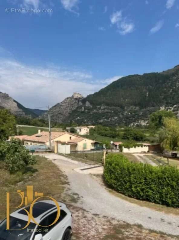 Maison à ENTREVAUX