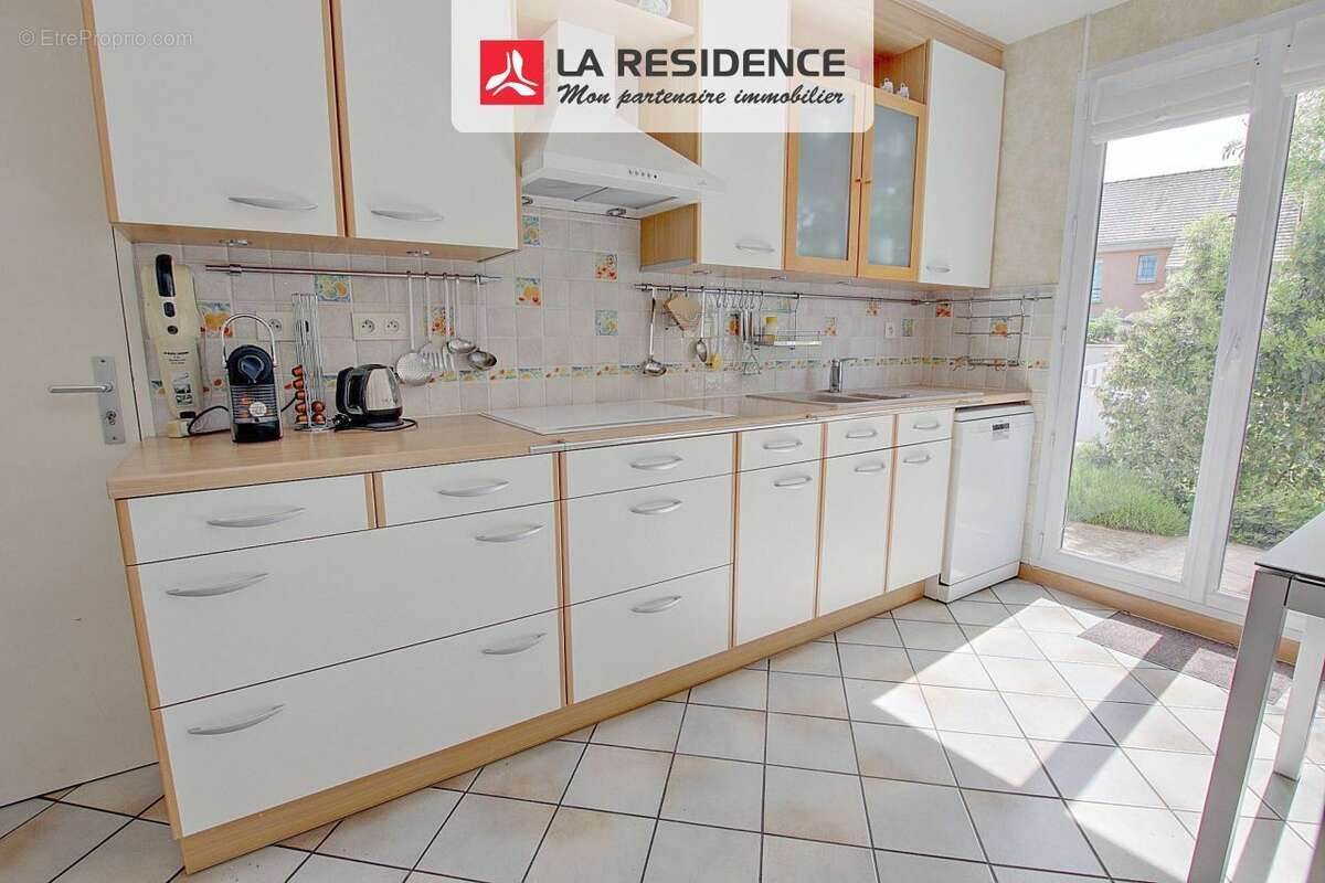 Maison à LE MESNIL-SAINT-DENIS