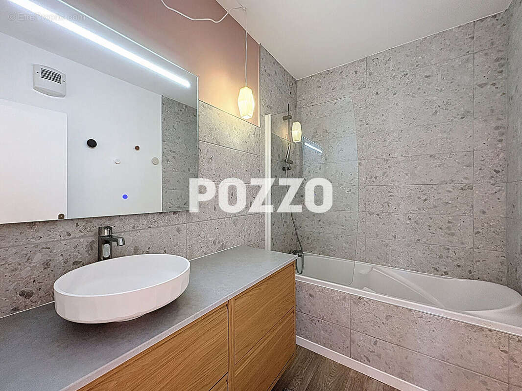 Appartement à DONVILLE-LES-BAINS