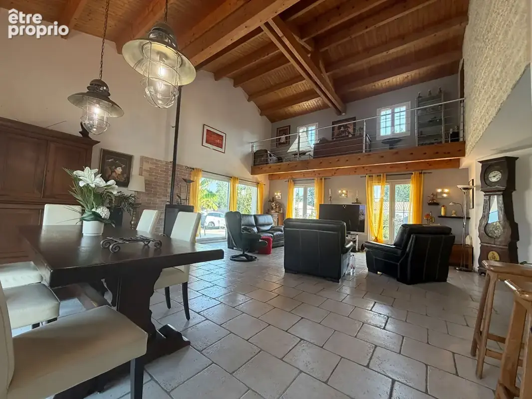 Exclusivité A 15min de Rochefort ou de Marennes : Saint Jean d'Angle, Maison 6 chambres, garage, piscine et jardin - photo 5