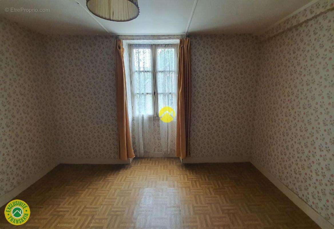 Maison à PEYRAT-LA-NONIERE