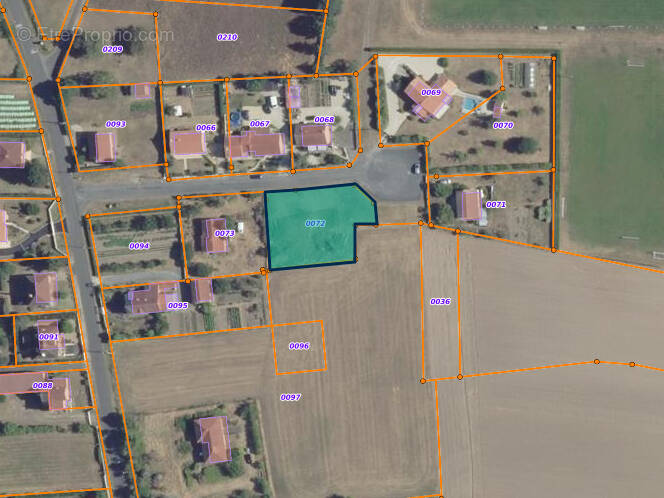 Terrain à VICQ-SUR-GARTEMPE