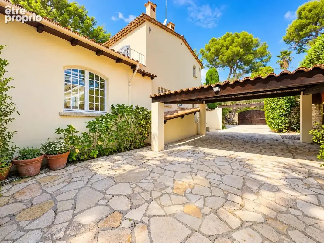 Spacieuse villa avec jardin plat et piscine - photo 17