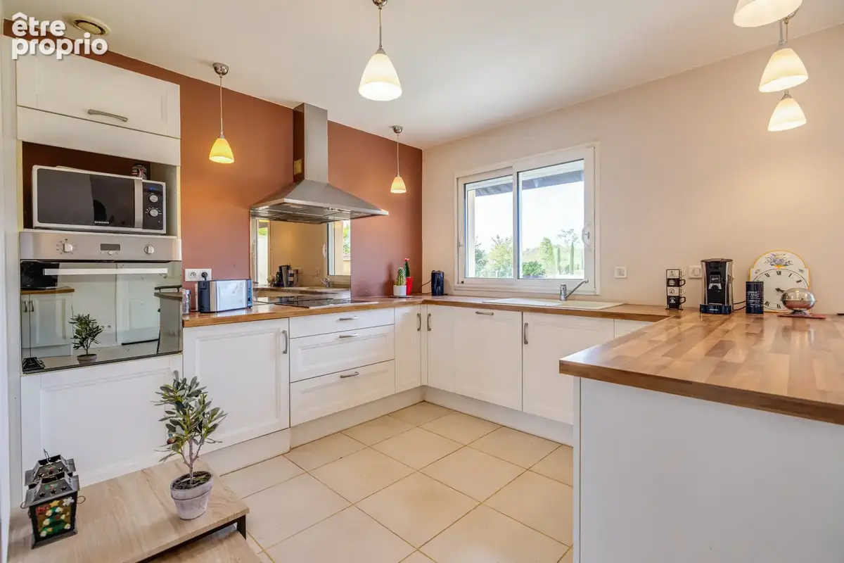 Maison de plain-pied, 5 chambres à Nercillac ( à 6mn de Cognac ), 192 m2, DPE A, terrain 2 580 m2 - photo 7