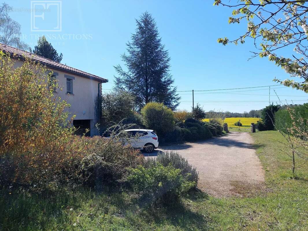 Maison à CHAMPAGNAC-DE-BELAIR