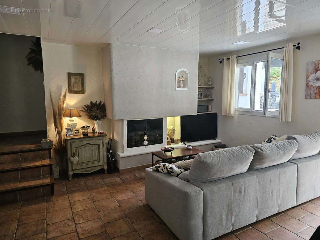 MAISON T4 DE PLAIN PIED sur 1195 M2 terrain et piscine - photo 6