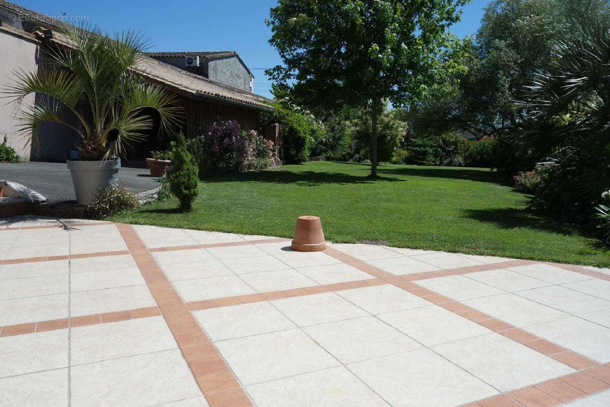 Achat maison 6 pièces 258 m2 33390 Blaye IMMOBILIERE DE L'ESTUAIRE - photo 5
