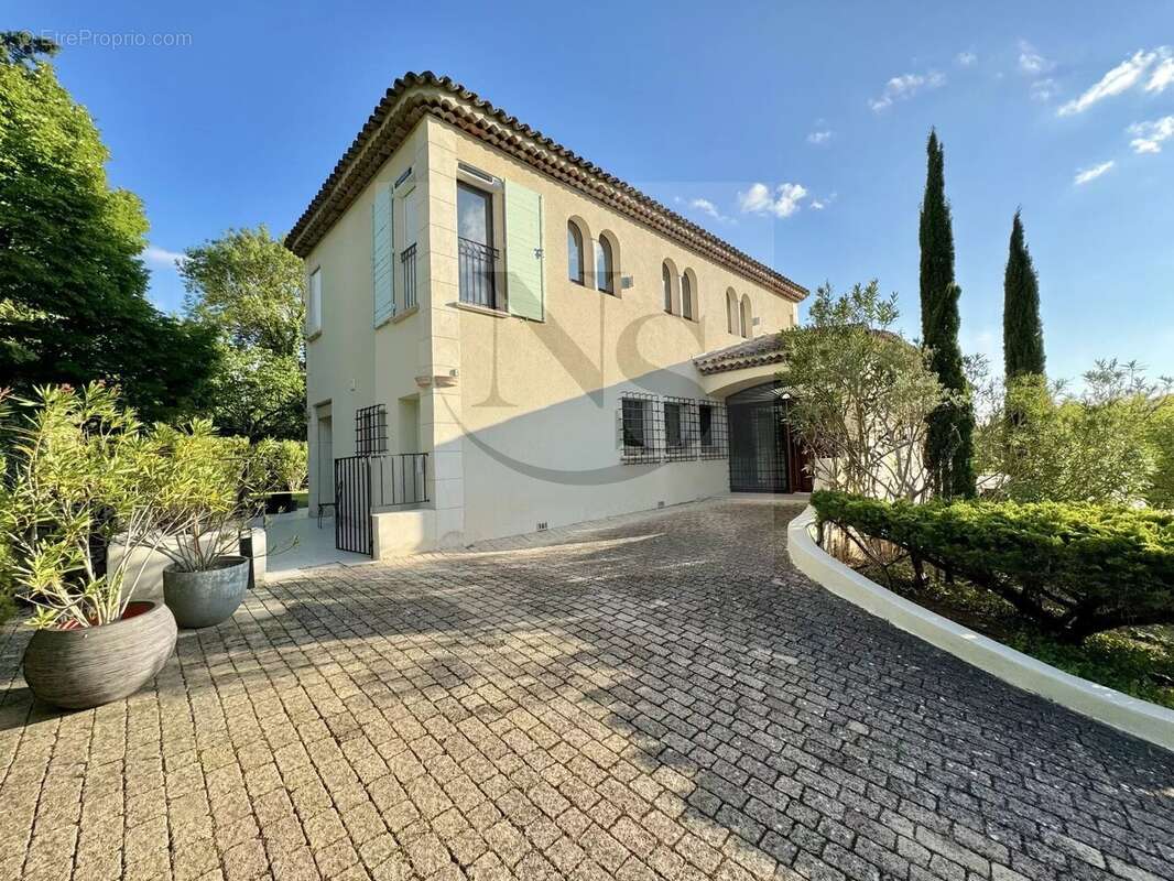 Maison à LE THOLONET