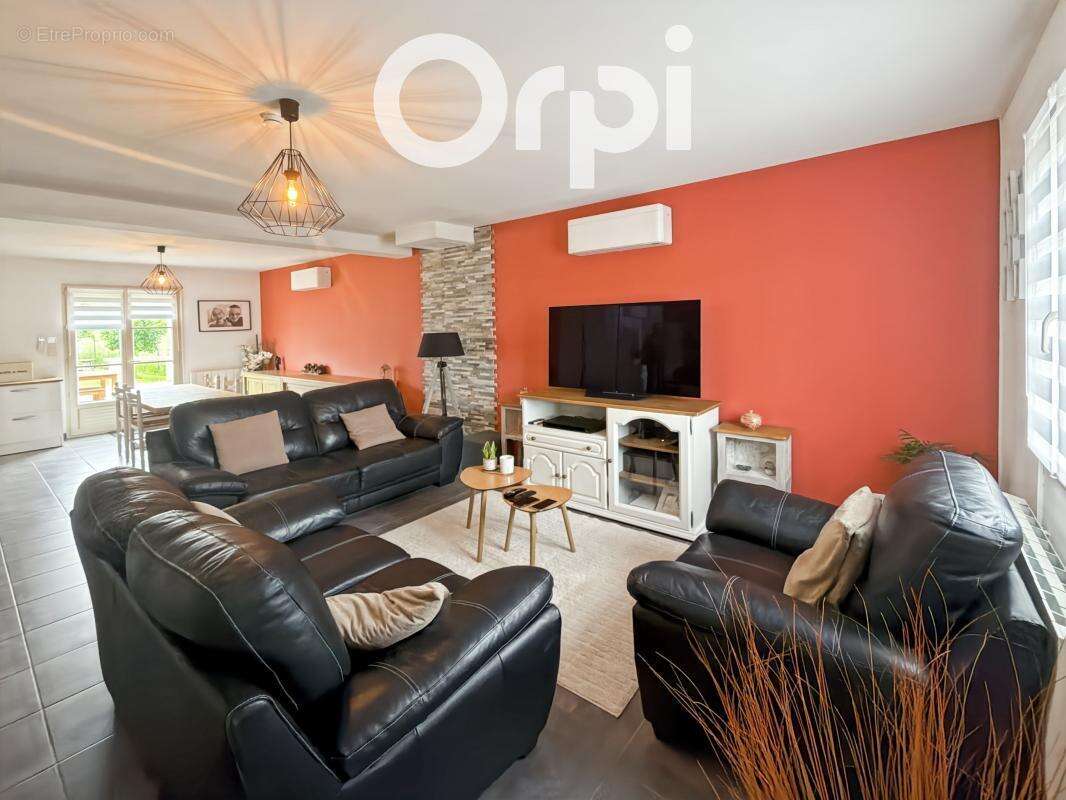 Maison À Vendre proche d’Estrées, secteur résidentiel et commodités à proximité - photo 5