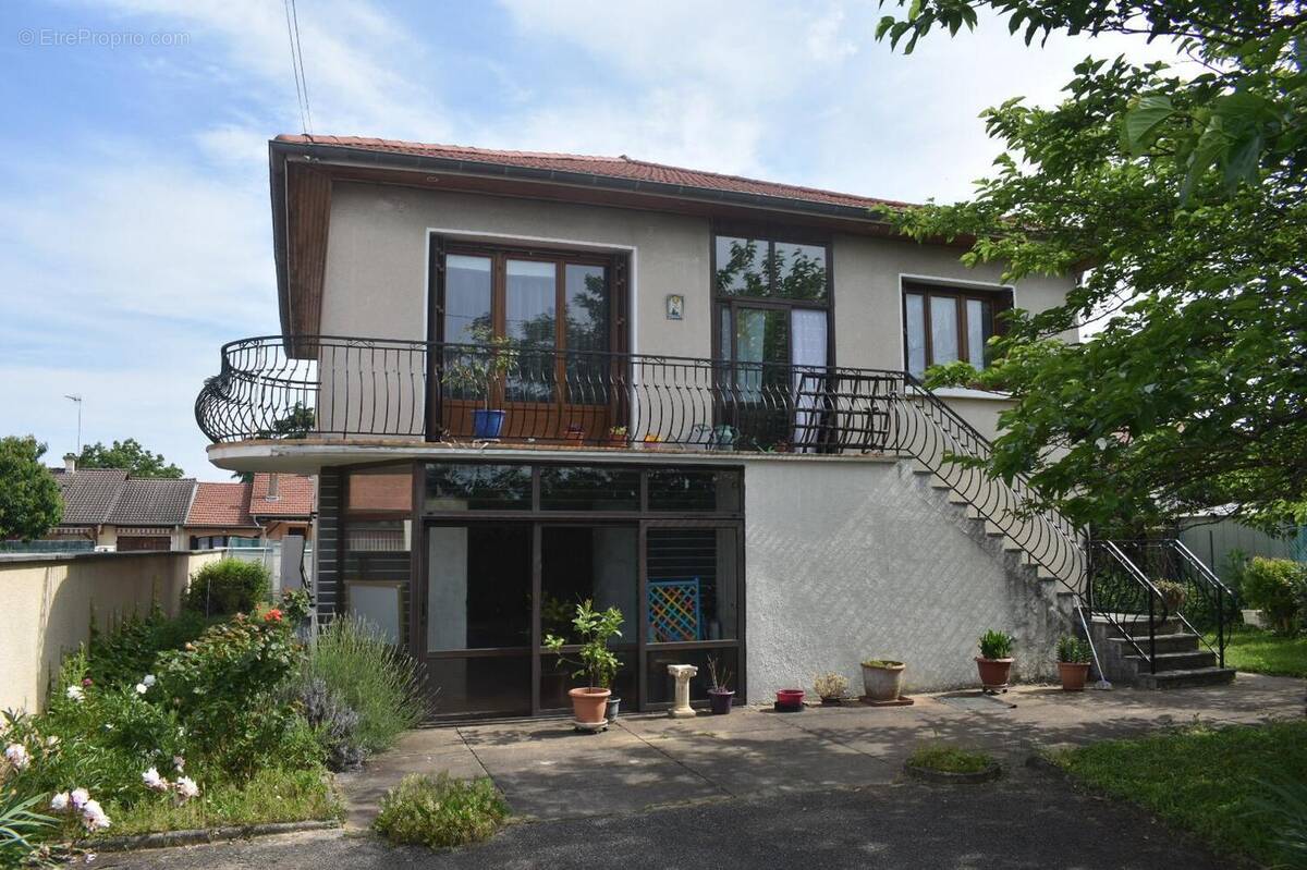 Maison à MEYZIEU