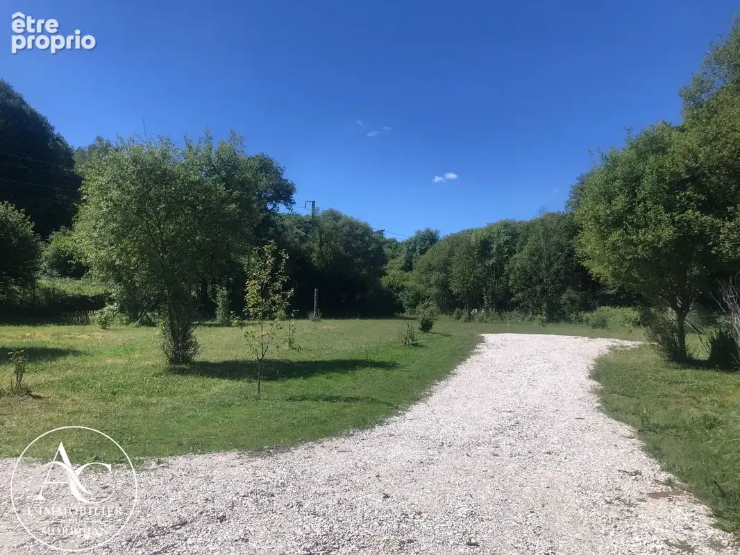 Maison avec dépendances et 10 000 m2 de terrain agricole. - photo 2