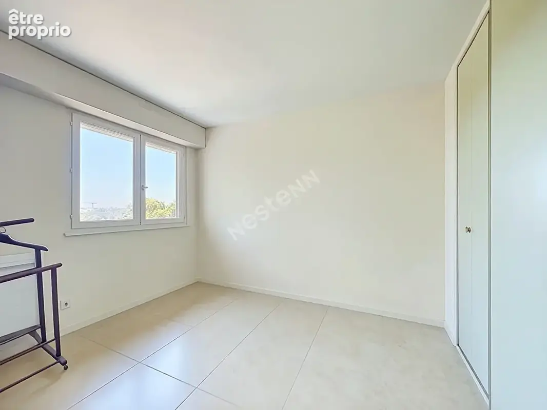Appartement secteur 8 Mai - 2 chambres, cave, parking - photo 5