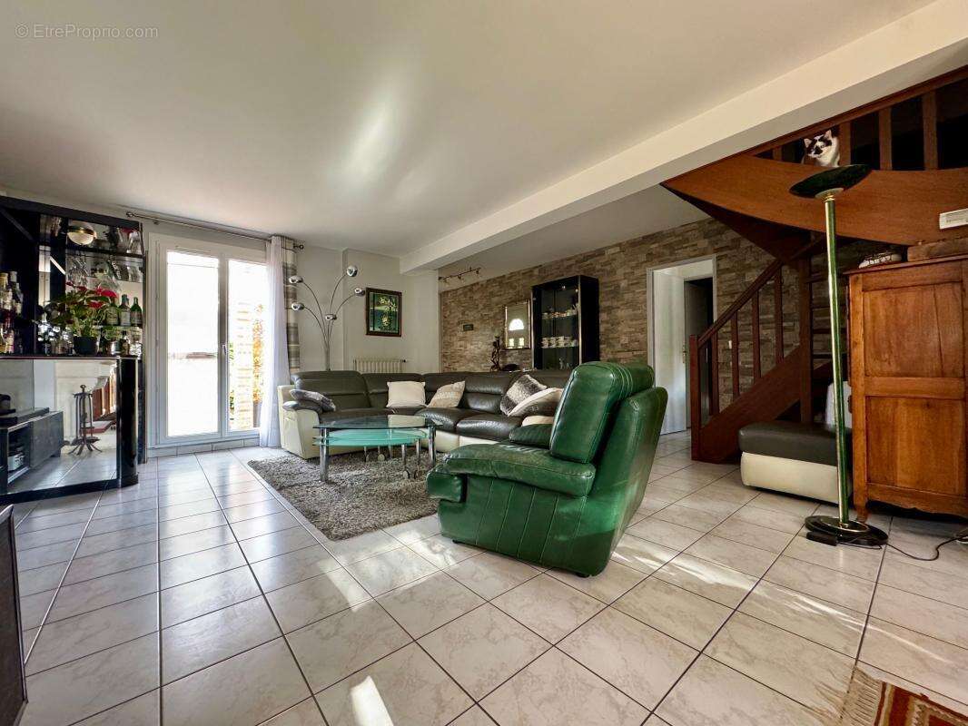 Maison à MAROLLES-EN-HUREPOIX