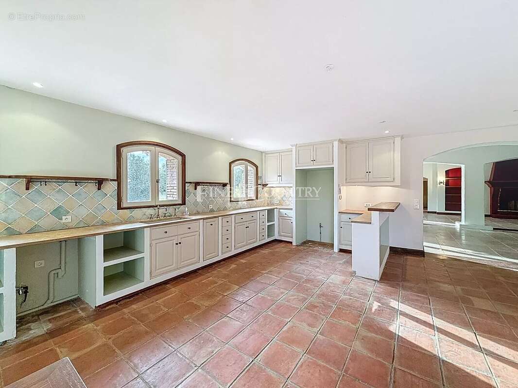 Maison à ROQUEBRUNE-SUR-ARGENS