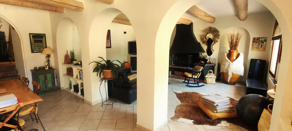 Maison à VILLECROZE