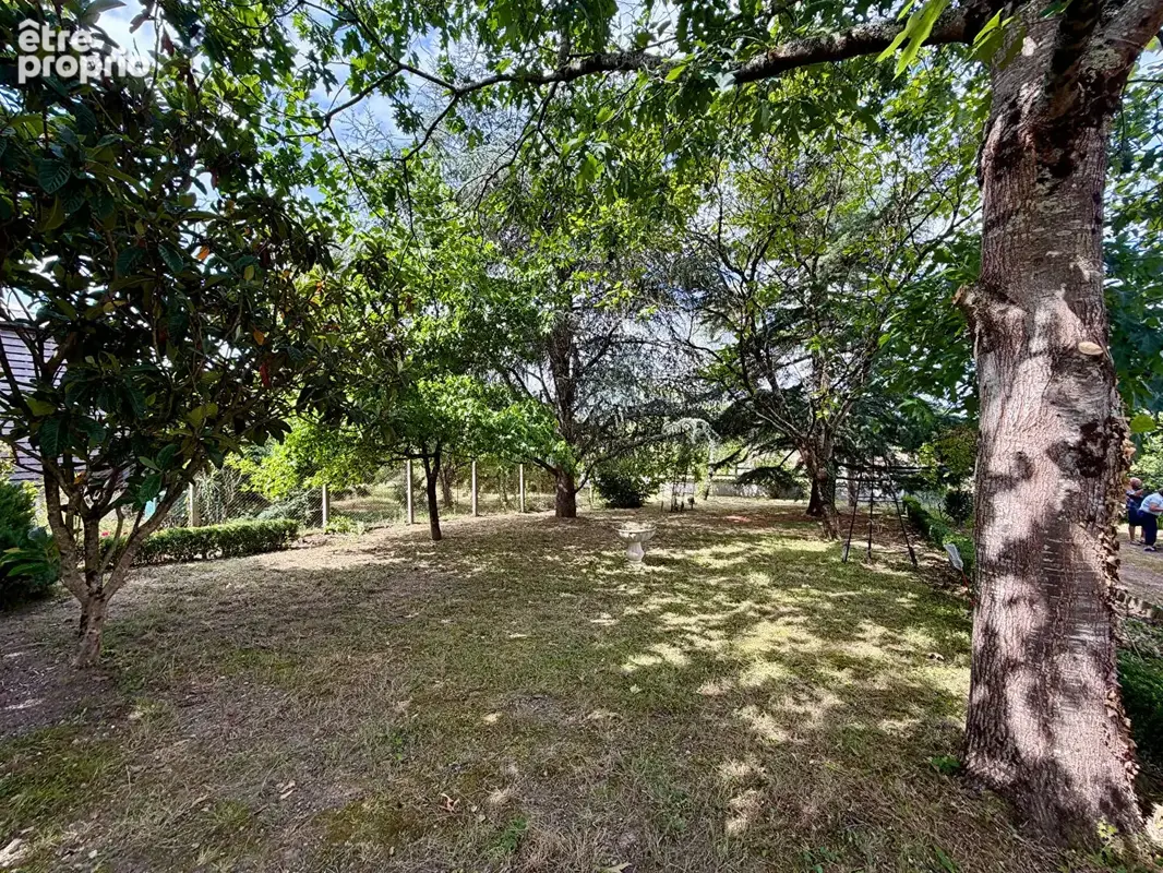 Belle maison des années 70, 4+ chambres, jardins de 2200 m², proche du centre ville - photo 13