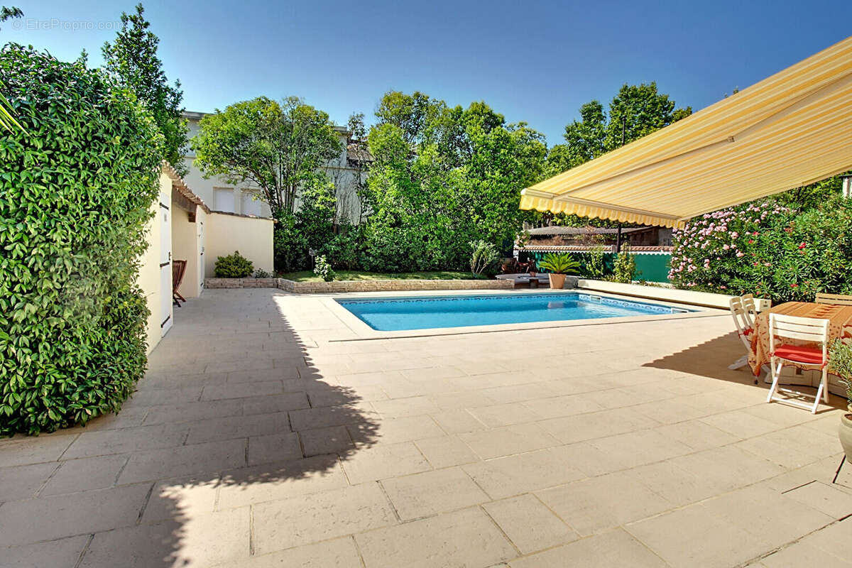 A VENDRE en EXCLUSIVITE à DRAGUIGNAN ! Propriété de caractère avec piscine, en plein coeur de ville - Possibilité 2 logements ou - photo 10