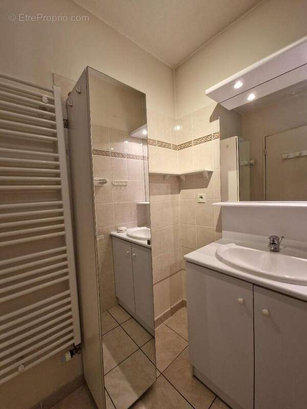   - Appartement à SAINT-PRIEST