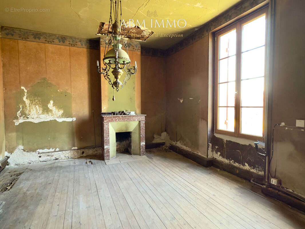 Maison en pierre a renover - fort potentiel - photo 7