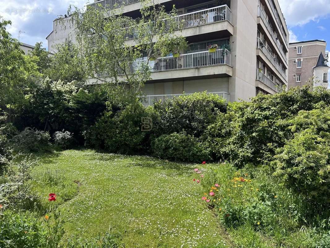 Appartement à CHARENTON-LE-PONT