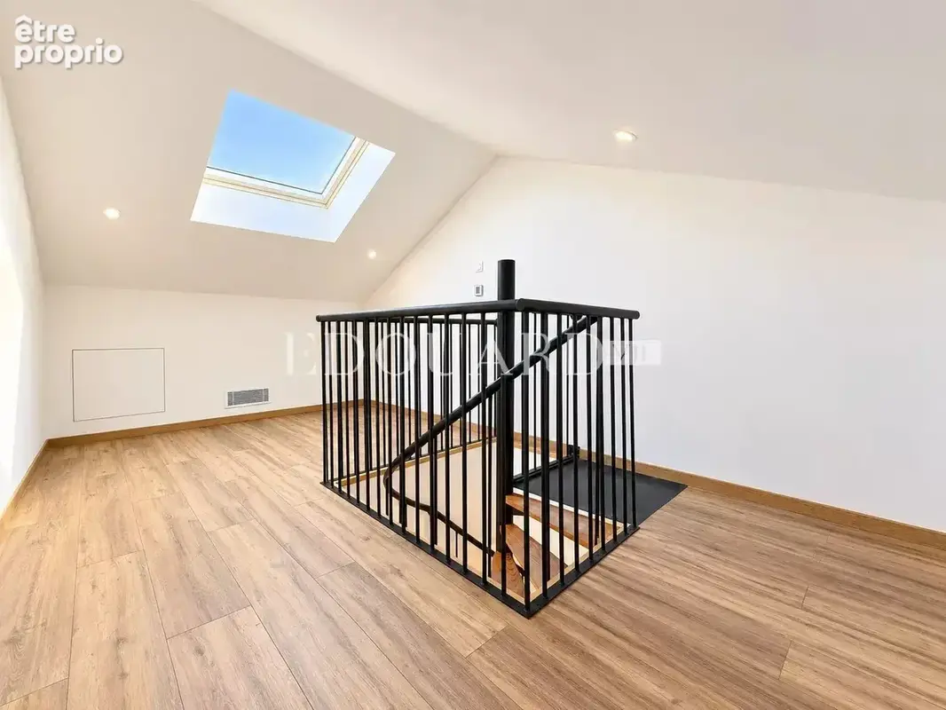 Trois pièces entièrement rénové au dernier étage d'un joli immeuble ancien en plein centre de Carnolès - photo 14