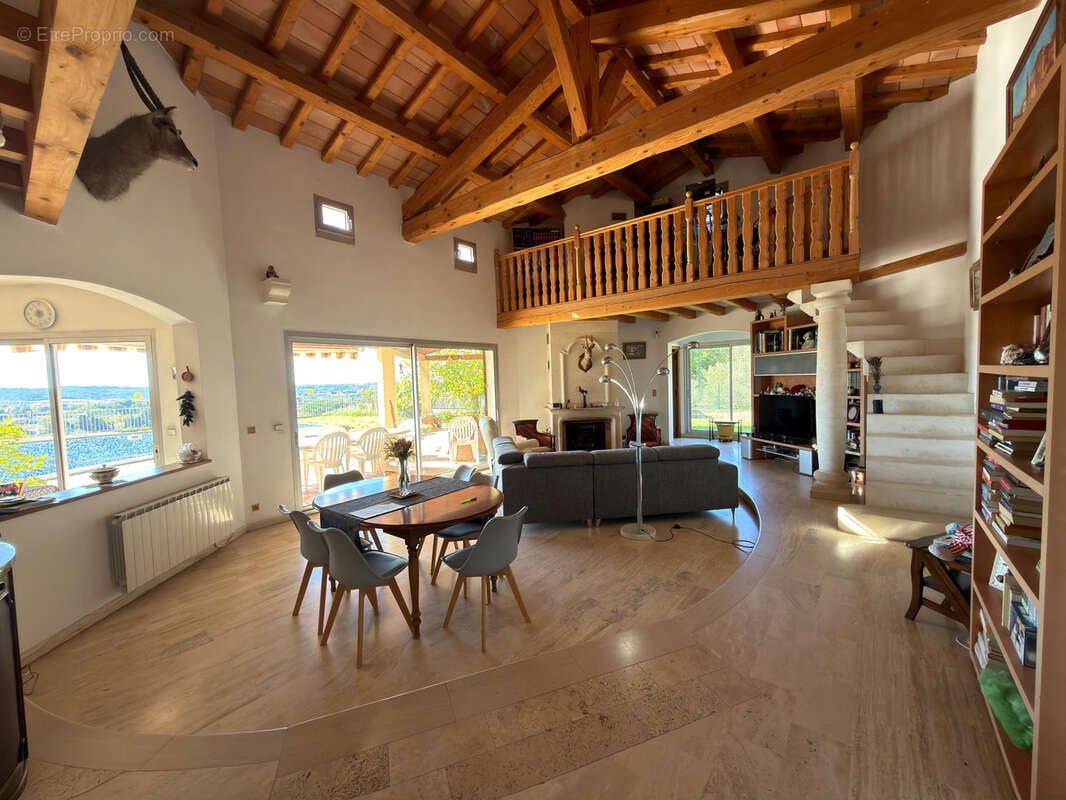 Maison à SAINT-QUENTIN-LA-POTERIE