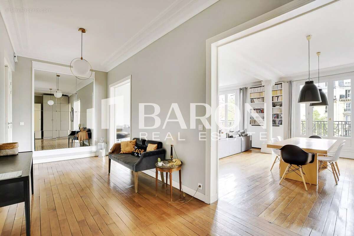 Appartement à PARIS-17E