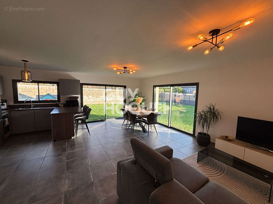 Maison à POUILLY-LES-FEURS