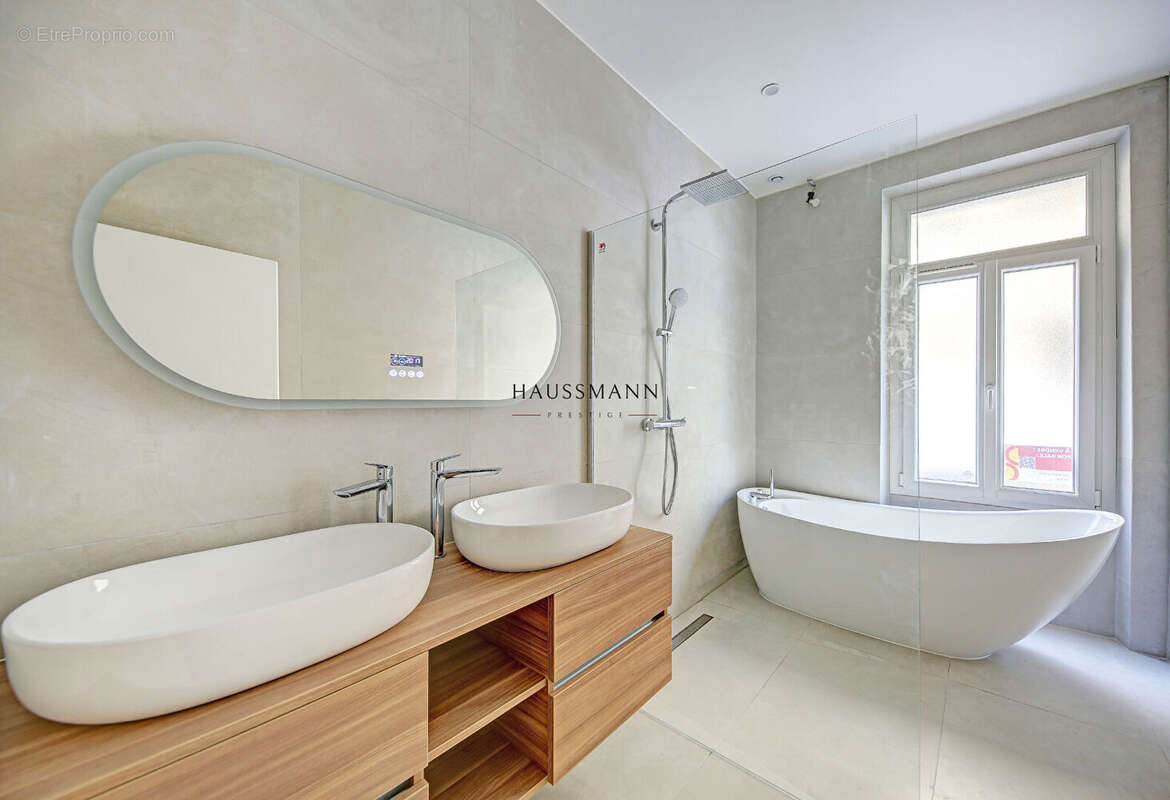 Appartement à PARIS-7E