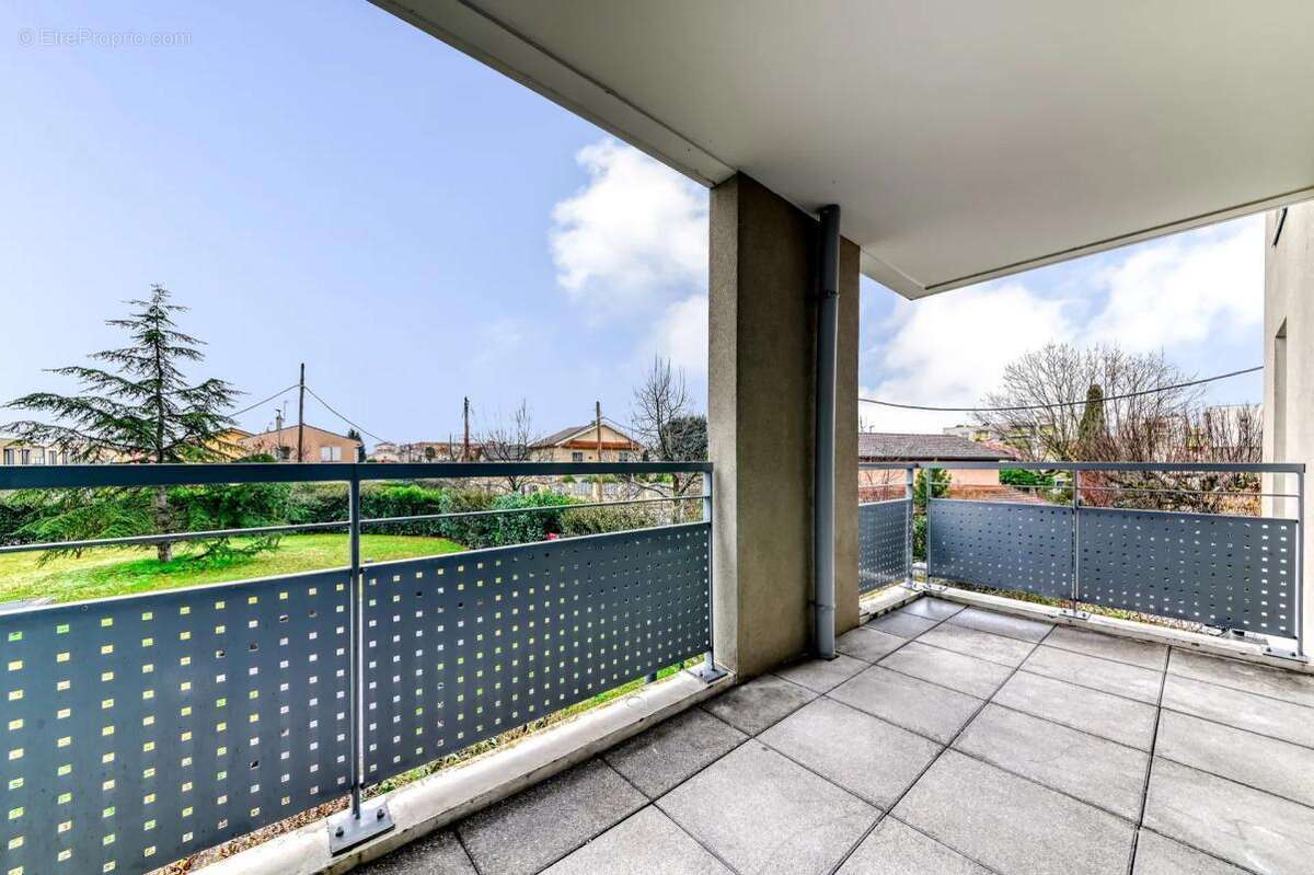 Appartement à DECINES-CHARPIEU