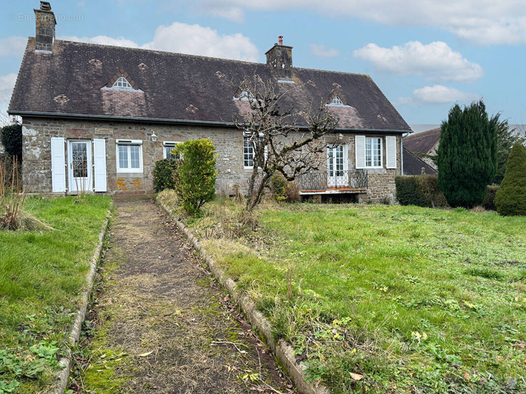 Maison à SAINT-BOMER-LES-FORGES