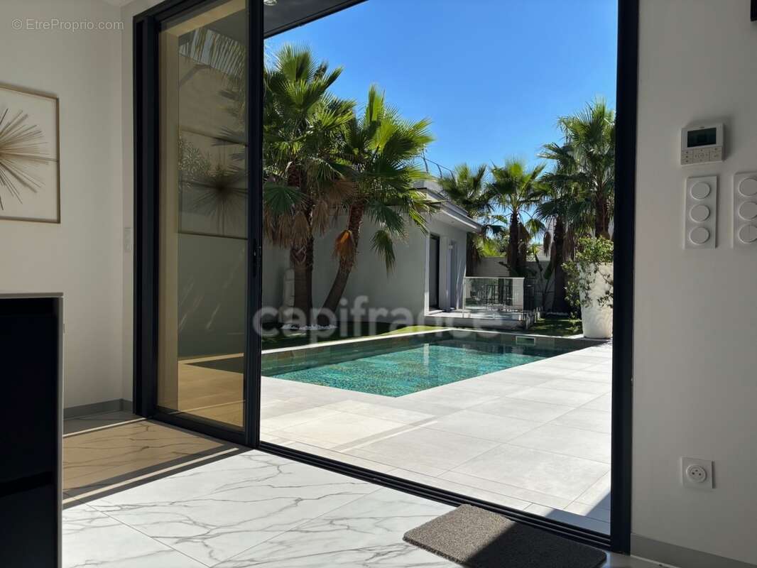 Grau d'agde, villa contemporaine p7 avec double garage, prestations luxueuses proche mer, secteur calme - photo 8