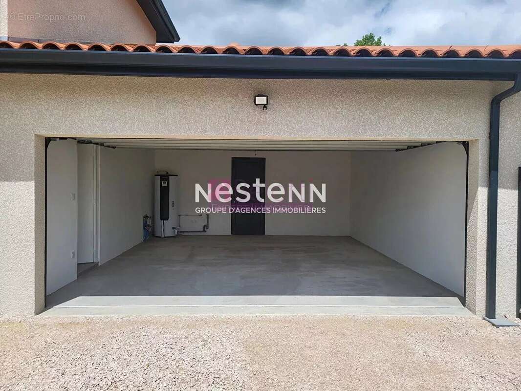 Maison à PINS-JUSTARET