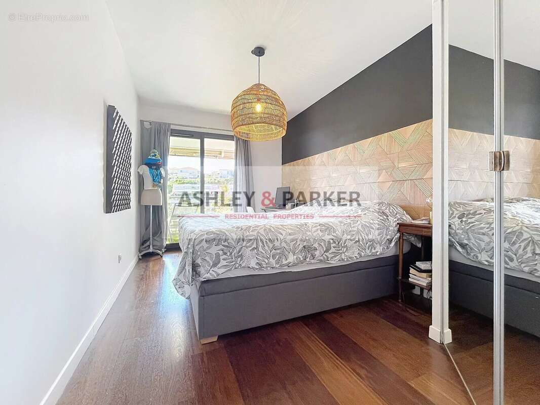 Appartement à SAINT-LAURENT-DU-VAR