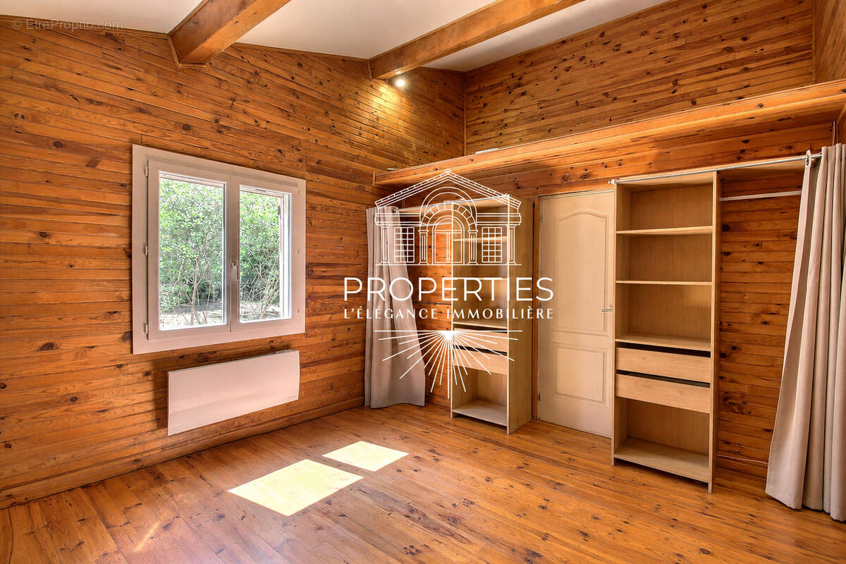 La roquebrussanne - maison - 144m² - plain-pied - environnement calme et verdoyant - photo 10