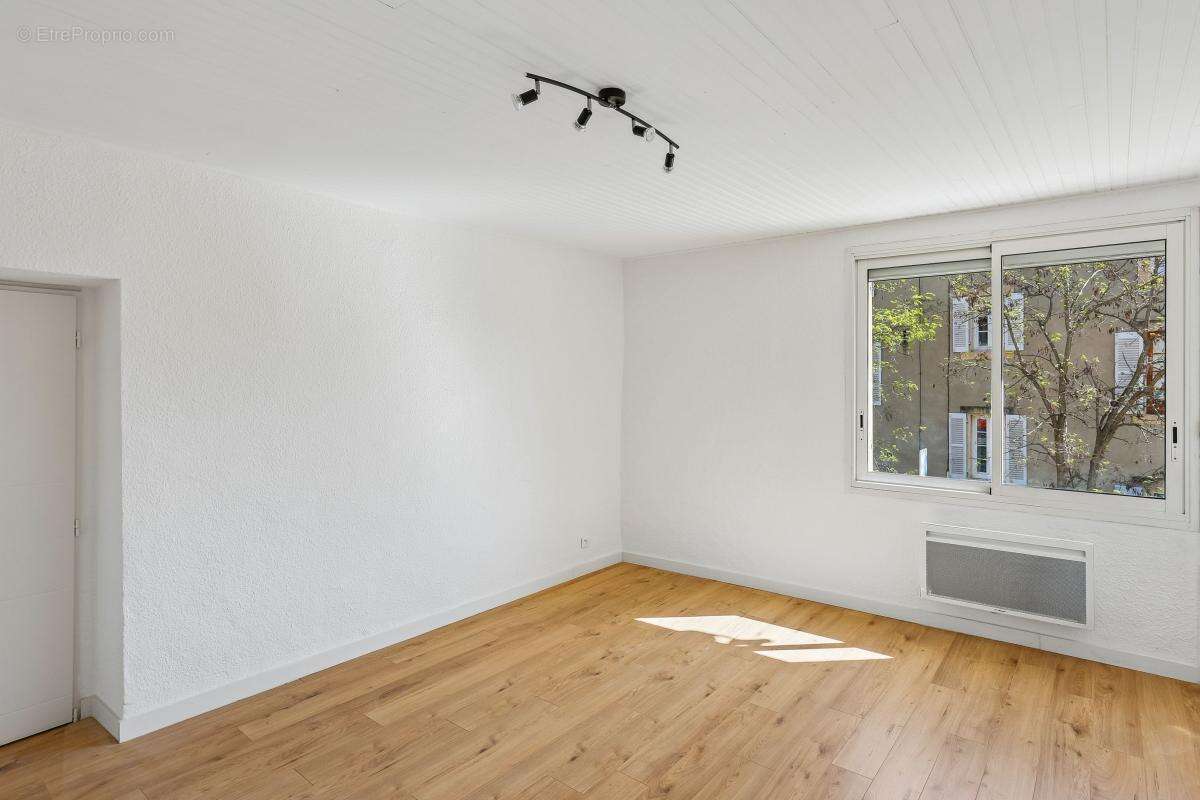 Appartement à LA FARE-LES-OLIVIERS
