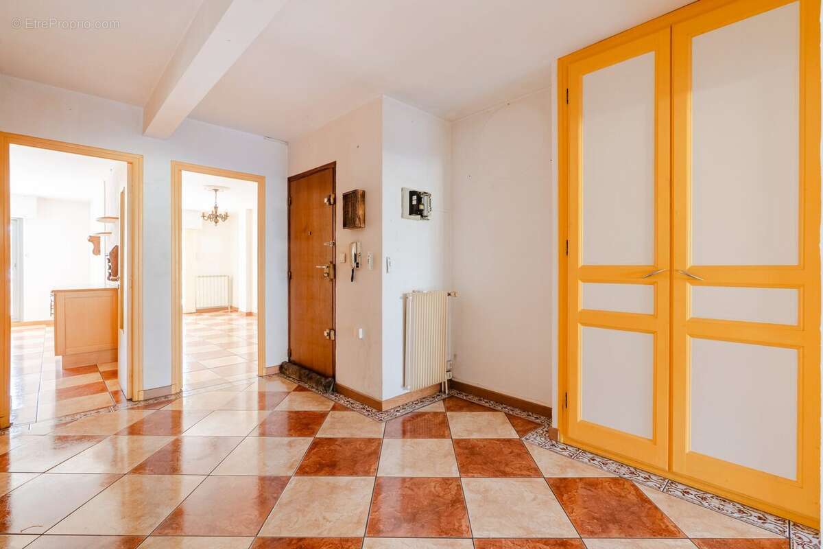 Entrée - Appartement à NARBONNE