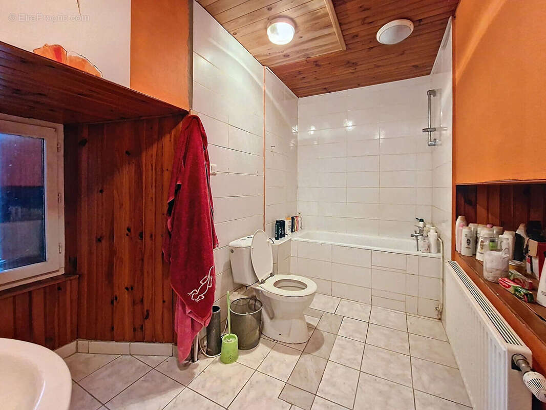 Maison à SURY-LE-COMTAL