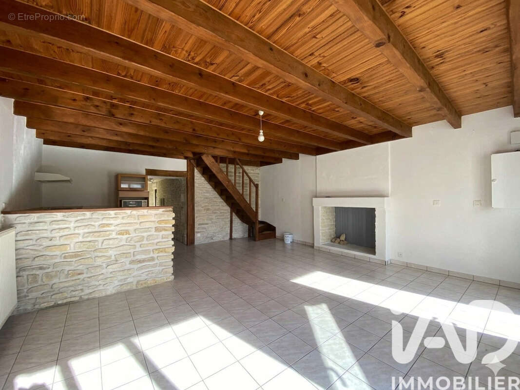 Maison 144 m² à Sansais  - photo 3