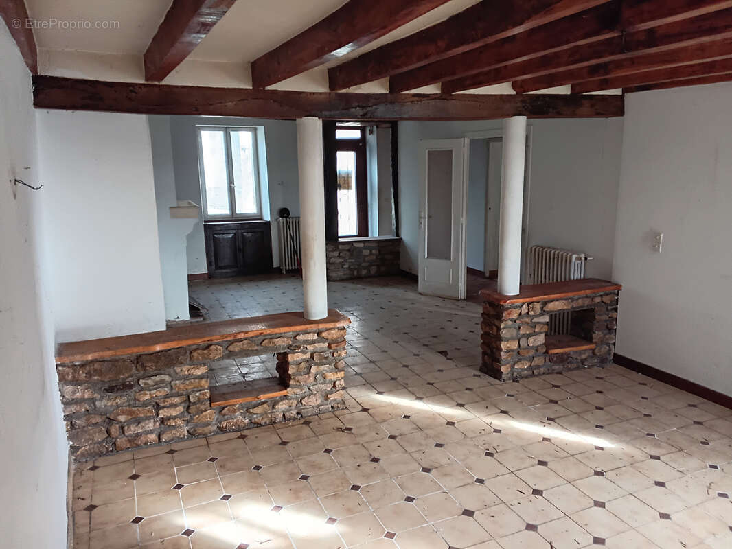 Maison à OUROUER-LES-BOURDELINS