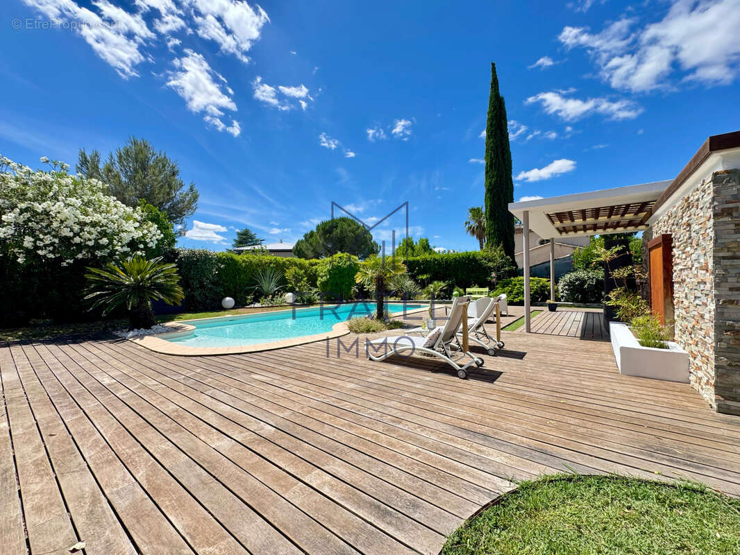 Élégante villa d'architecte T5 de 169 m2 avec piscine - photo 2