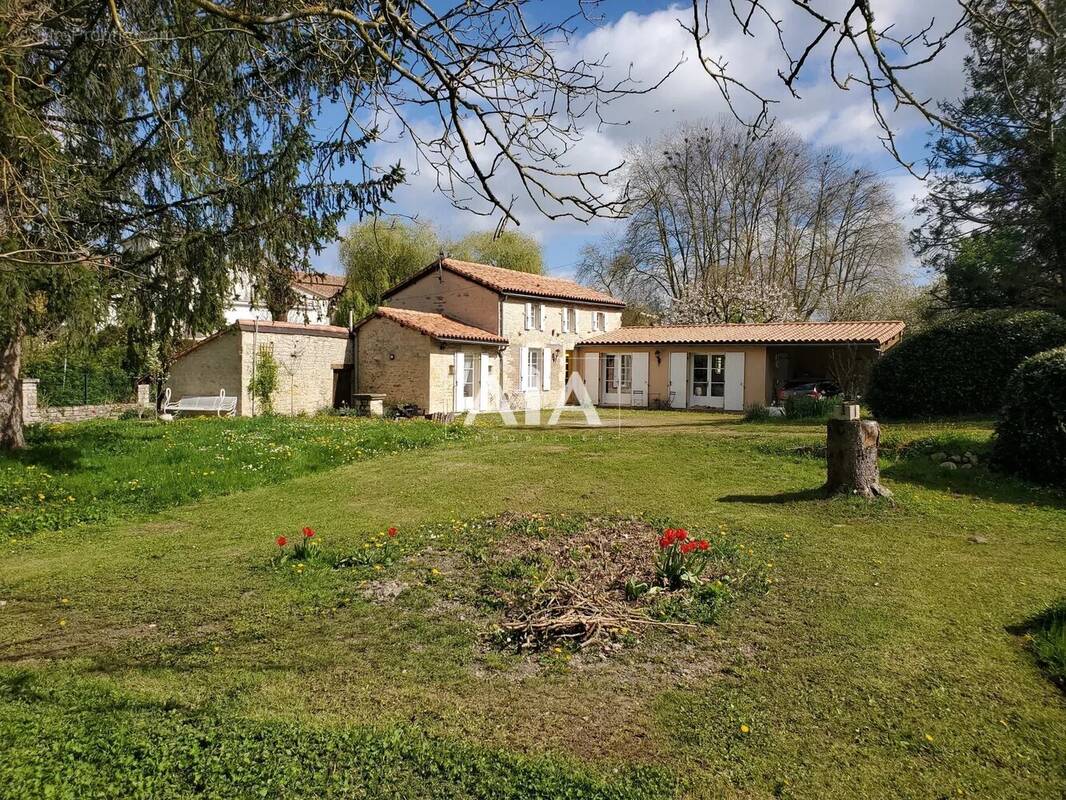 Maison à RUFFEC