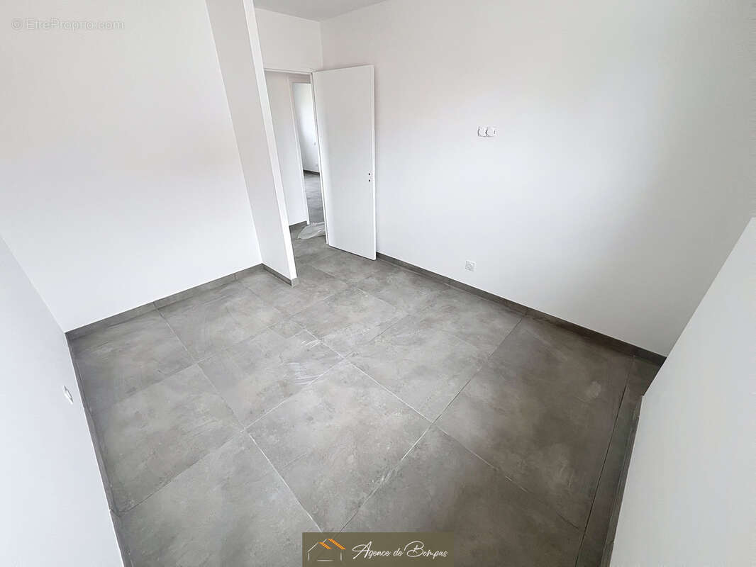 Secteur residentiel - villa 3 faces de type 5 -  121 m2 hbts  sur 344  m2 de terrain  - - photo 17