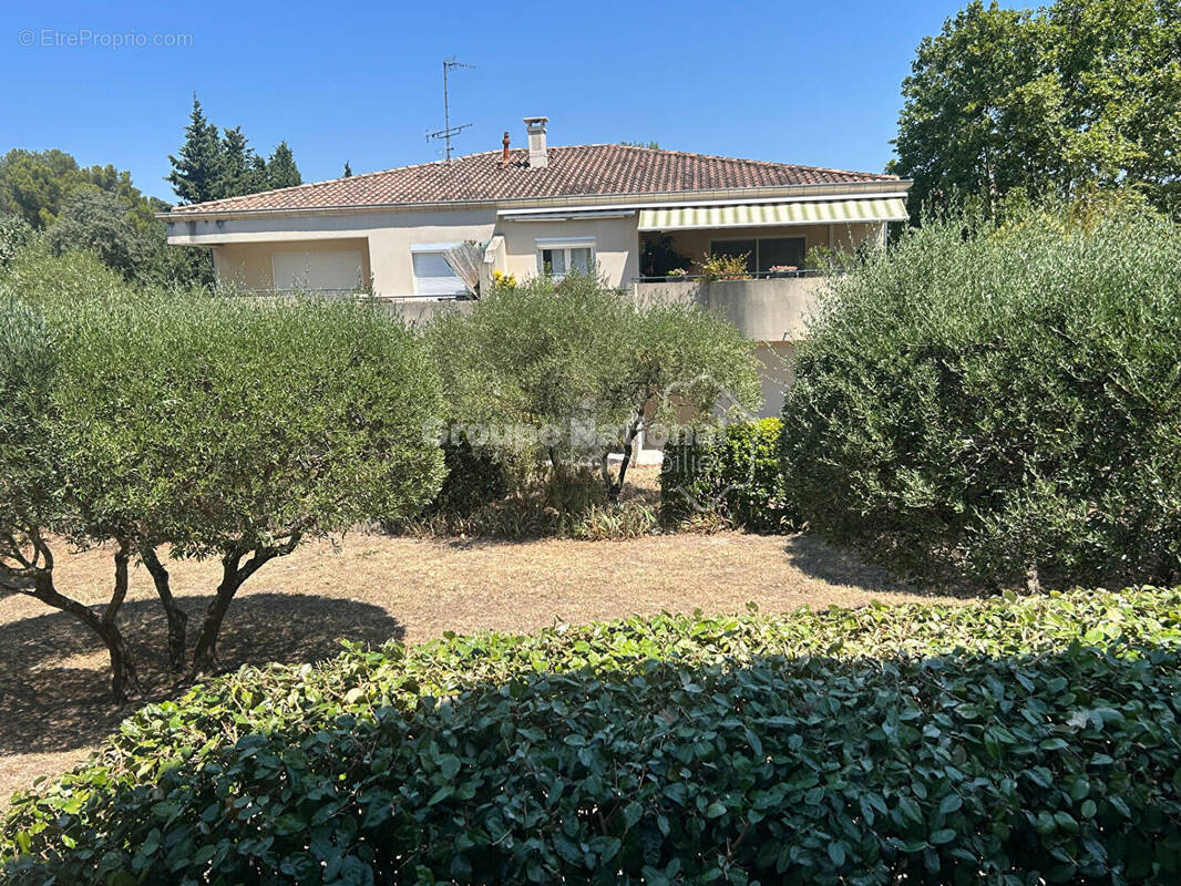 Appartement à VILLENEUVE-LES-AVIGNON