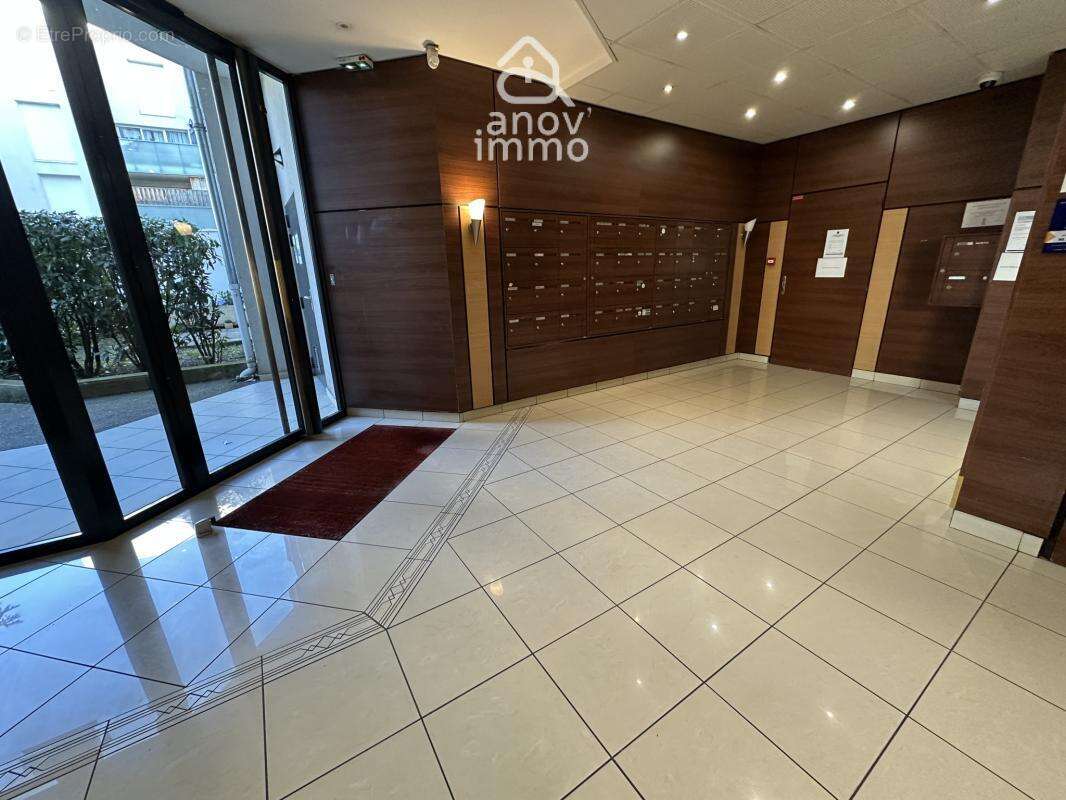 Appartement à MEYZIEU