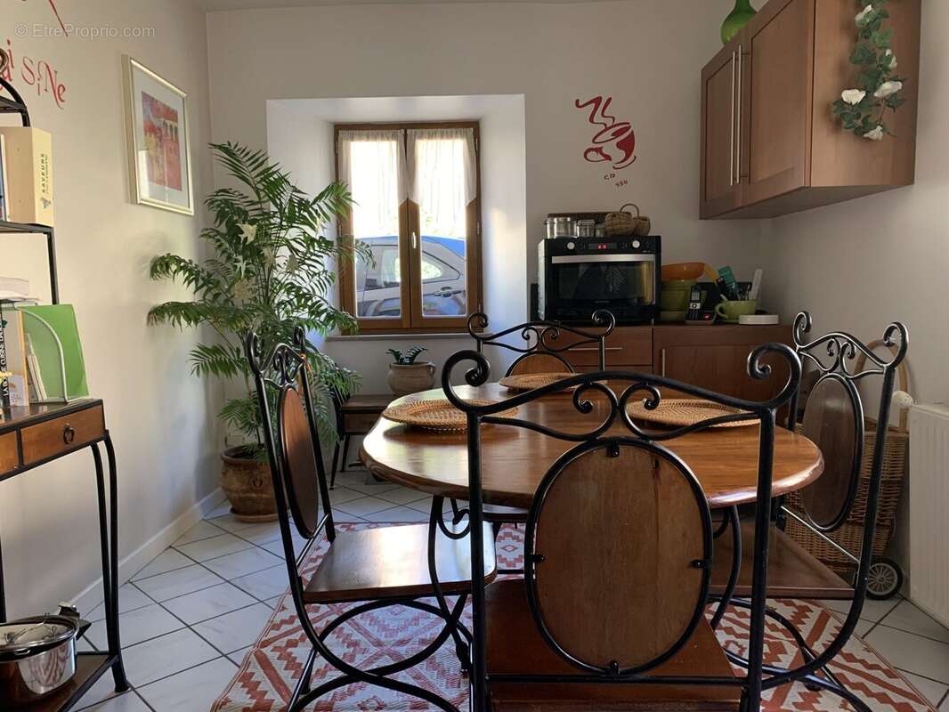 Maison à CORGOLOIN