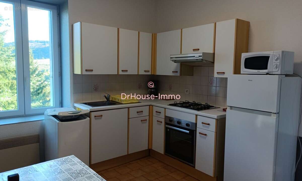 Appartement à LE LAC-D&#039;ISSARLES