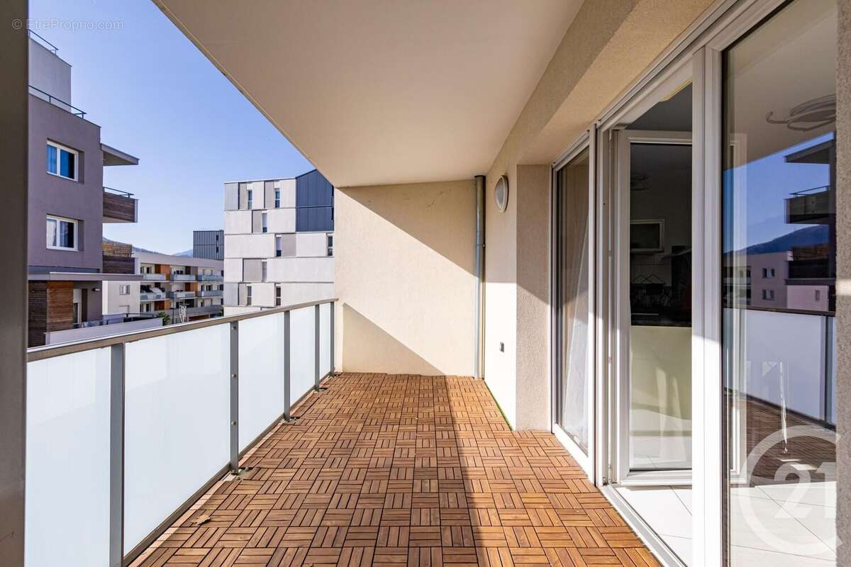 Appartement à SAINT-MARTIN-D'HERES