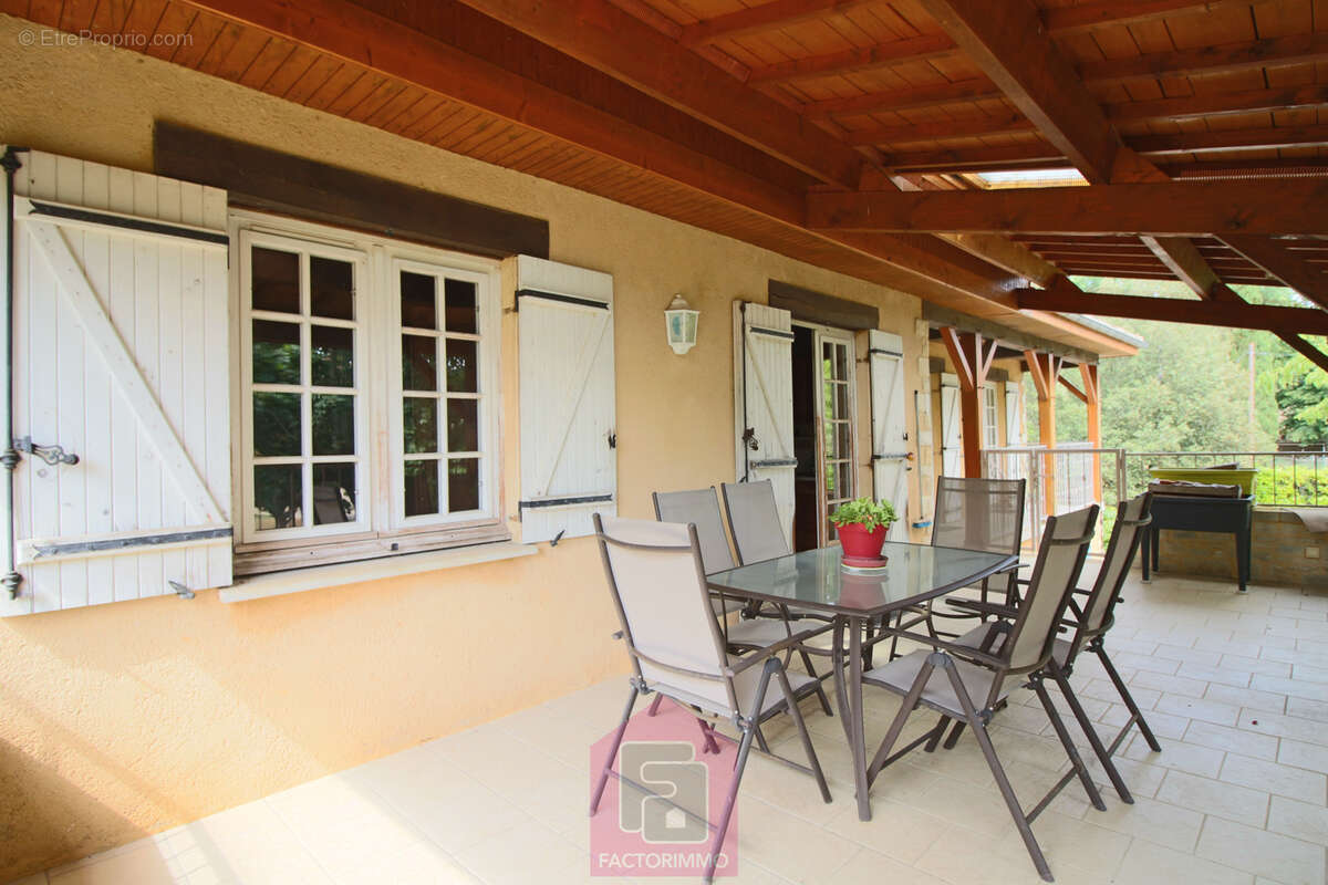 Maison familiale aux abords de Prayssac   Grand terrain et beau potentiel à exploiter ! - photo 2