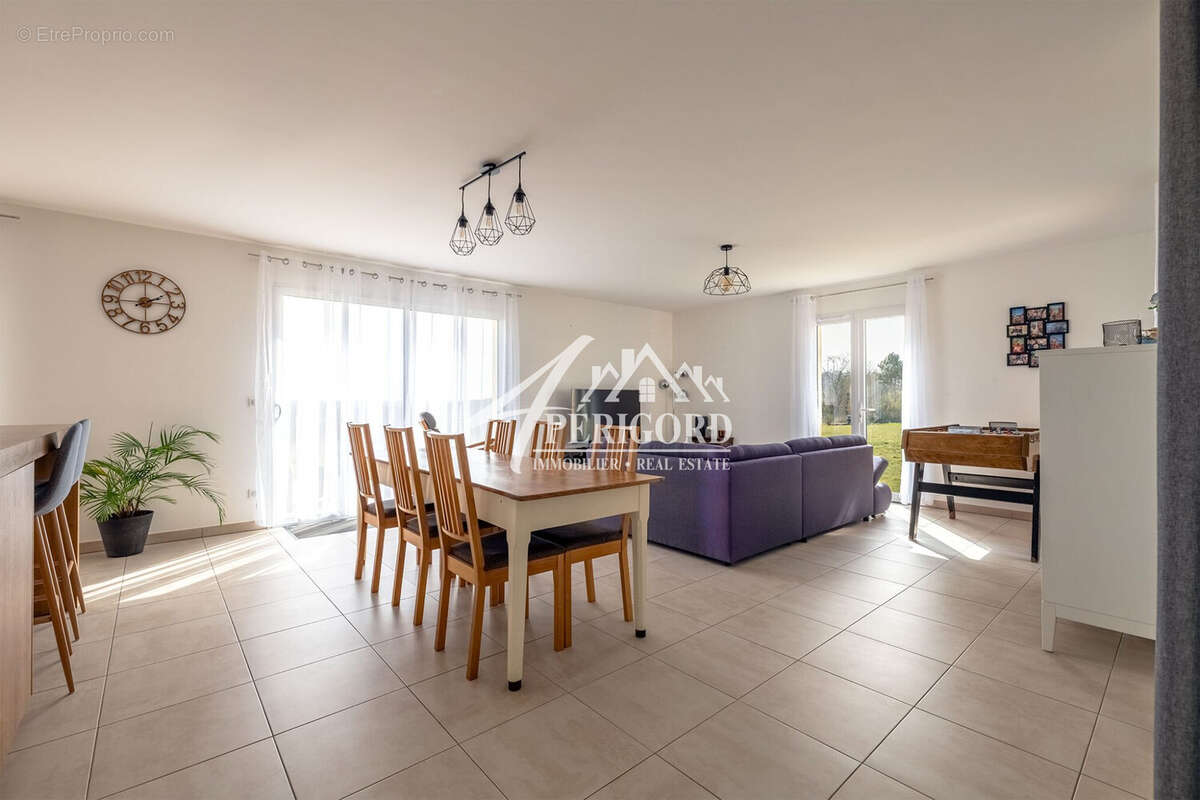 Maison à MAUZAC-ET-GRAND-CASTANG